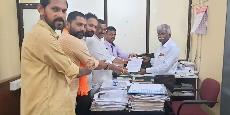 ರಸ್ತೆಯಲ್ಲಿ ನಮಾಜ್ ಪ್ರಕರಣ : ‘ಬಿ’ ರಿಪೋರ್ಟ್ ರದ್ದು, ಪಂಪ್ವೆಲ್ ಮೇಲಿನ ಪ್ರಕರಣ ವಾಪಾಸ್ ಗೆ ವಿ.ಹಿಂ.ಪ. ನಿಂದ ಜಿಲ್ಲಾಧಿಕಾರಿ ಮೂಲಕ ರಾಜ್ಯಪಾಲರಿಗೆ ಮನವಿ