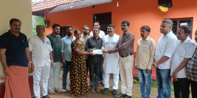 ಗುರುಬೆಳದಿಂಗಳು ಫೌಂಡೇಶನ್ ವತಿಯಿಂದ ಕೊಡಿಪ್ಪಾಡಿ ಅನಿಲ್ ಪೂಜಾರಿ ಕುಟುಂಬಕ್ಕೆ ಆರ್ಥಿಕ ನೆರವು