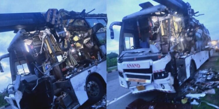 ಖಾಸಗಿ ಬಸ್ ಮತ್ತು ಲಾರಿ ನಡುವೆ ಅಪಘಾತ : ಬಸ್​ ಪುಡಿಪುಡಿ ; ಓರ್ವ ಸಾವು, ಹಲವು ಮಂದಿಗೆ ಗಾಯ