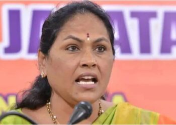 ‘ದರ್ಶನ್ ಕಾಂಗ್ರೆಸ್ ಪರ ಕೆಲಸ ಮಾಡಿದರೆಂದು ಶಾಮಿಯಾನ ಹಾಕಿ ರಕ್ಷಣೆ ಮಾಡುತ್ತಿದ್ದಾರಾ’.!? -ಶೋಭಾ ಕರಂದ್ಲಾಜೆ