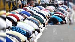 ರಸ್ತೆಯಲ್ಲಿ ನಮಾಜ್ ಮಾಡುವಂತಿಲ್ಲ ; ಬಕ್ರೀದ್ಗೆ ಕಟ್ಟುನಿಟ್ಟಿನ ಸೂಚನೆ ಹೊರಡಿಸಿದ ಸರ್ಕಾರ