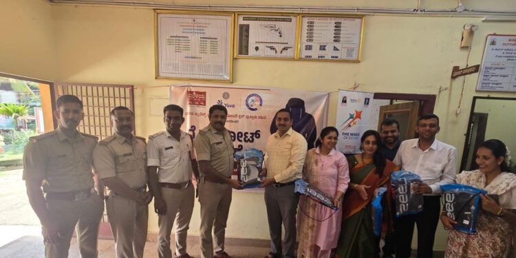 ಮುಳಿಯ ಜ್ಯುವೆಲ್ಸ್ ಮತ್ತು ರೋಟರಿ ಕ್ಲಬ್ ಪುತ್ತೂರು ಯುವ ವತಿಯಿಂದ ರೈನ್ ಕೋಟ್ ವಿತರಣೆ