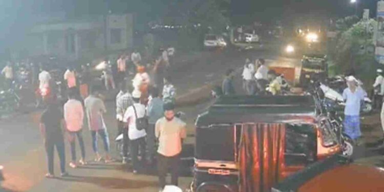 ವಿಜಯೋತ್ಸವ ಮೆರವಣಿಗೆ ಬಳಿಕ ಚೂರಿ ಇರಿತ ಪ್ರಕರಣ : ಐವರು ಅರೆಸ್ಟ್ : ಮಸೀದಿ ಮುಂದೆ ಪ್ರಚೋದನಕಾರಿ ಘೋಷಣೆ ಆರೋಪ : ಐವರ ವಿರುದ್ಧ ಪ್ರಕರಣ ದಾಖಲು!