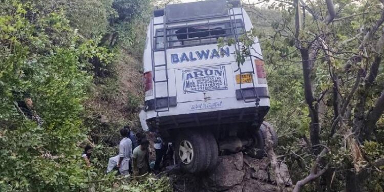 ಕಣಿವೆ ನಾಡಿನಲ್ಲಿ ಅಟ್ಟಹಾಸ ಮೆರೆದ ಭಯೋತ್ಪಾದಕರು : ಯಾತ್ರಾರ್ಥಿಗಳ ಬಸ್ಸಿನ ಮೇಲೆ ದಾಳಿ!