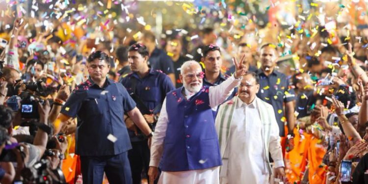 ಸರ್ಕಾರ ರಚಿಸಲು ಸಜ್ಜಾದ ಮೋದಿಗೆ ಬಿಜೆಪಿ ಕಾರ್ಯಕರ್ತರಿಂದ ಅದ್ದೂರಿ ಸ್ವಾಗತ
