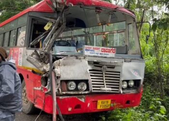 ಕೆ.ಎಸ್.ಆರ್.ಟಿ.ಸಿ – ಟ್ಯಾಂಕರ್ ಮಧ್ಯೆ ಅಪಘಾತ : ಬಸ್ ಜಖಂ: ಹಲವರಿಗೆ ಗಂಭೀರ ಗಾಯ