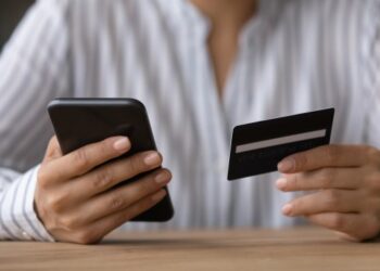 ಮೊಬೈಲ್​ ಬಳಕೆದಾರರೇ ಎಚ್ಚರ : ಒಂದೇ ಒಂದು ಕಾಲ್​​ನಿಂದ ಹೋಯ್ತು ಕೋಟಿಗಟ್ಟಲೇ ಹಣ!