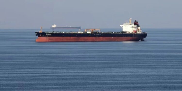 ಓಮನ್ ಕರಾವಳಿಯಲ್ಲಿ ಮುಳುಗಿದ ತೈಲ ಟ್ಯಾಂಕರ್ : 13 ಮಂದಿ ಭಾರತೀಯರು ನಾಪತ್ತೆ