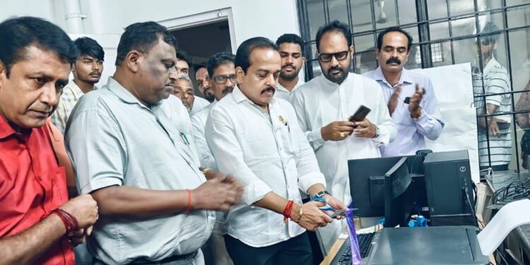 ಬೆಳಿಗ್ಗೆ 5 ಗಂಟೆಗೆ ಎದ್ದು ಆಧಾರ್ ಕಾರ್ಡು ಮಾಡಲು ಅಂಚೆ ಕಚೇರಿಯಲ್ಲಿ ಕ್ಯೂ ನಿಲ್ಲಬೇಡಿ ; ತಾಲೂಕು ಕಚೇರಿಯಲ್ಲೇ ಆಧಾರ್ ವ್ಯವಸ್ಥೆ – ಶಾಸಕ ಅಶೋಕ್ ರೈ