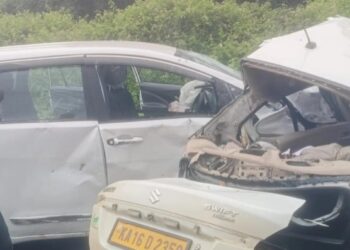 ಕಾರುಗಳ ಮಧ್ಯೆ ಅಪಘಾತ : ಮೂವರು ಸ್ಥಳದಲ್ಲೇ ಸಾವು!