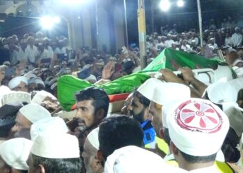 ಉಳ್ಳಾಲ ಖಾಝಿ ಸೈಯ್ಯದ್ ಫಝಲ್ ಕೋಯಮ್ಮ ತಂಙಳ್ ನಿಧನ : ಅಂತಿಮ ದರ್ಶನದಲ್ಲಿ ಸಾವಿರಾರು ಮಂದಿ ಭಾಗಿ