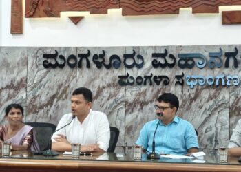 ಮಂಗಳೂರು ಮಹಾನಗರ ಪಾಲಿಕೆಯಲ್ಲಿ ಡೆಂಗ್ಯೂ ಮುನ್ನೆಚ್ಚರಿಕೆ ಕ್ರಮದ ಸಭೆ : ಸ್ಮಾರ್ಟ್ ಸಿಟಿಯ ಕಚೇರಿಯಿಂದಲೇ ಡೆಂಗ್ಯೂ ನಿಯಂತ್ರಣದ ಕಣ್ಗಾವಲು ಮಾಡಿ – ಸಂಸದ ಕ್ಯಾಪ್ಟನ್ ಬ್ರಿಜೇಶ್ ಚೌಟ ಸೂಚನೆ