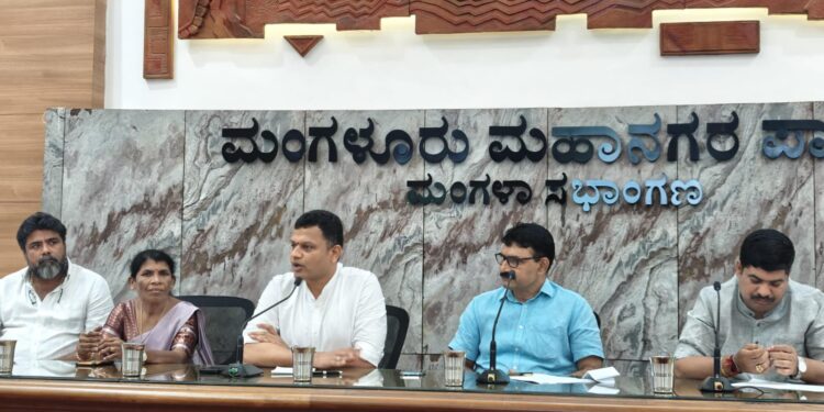 ಮಂಗಳೂರು ಮಹಾನಗರ ಪಾಲಿಕೆಯಲ್ಲಿ ಡೆಂಗ್ಯೂ ಮುನ್ನೆಚ್ಚರಿಕೆ ಕ್ರಮದ ಸಭೆ : ಸ್ಮಾರ್ಟ್ ಸಿಟಿಯ ಕಚೇರಿಯಿಂದಲೇ ಡೆಂಗ್ಯೂ ನಿಯಂತ್ರಣದ ಕಣ್ಗಾವಲು ಮಾಡಿ – ಸಂಸದ ಕ್ಯಾಪ್ಟನ್ ಬ್ರಿಜೇಶ್ ಚೌಟ ಸೂಚನೆ