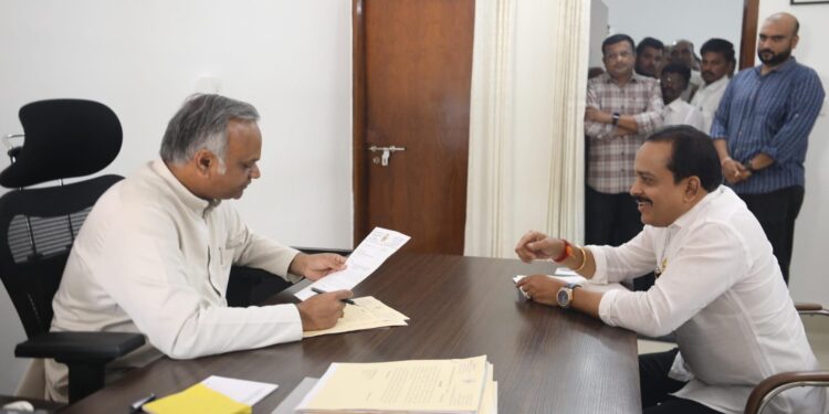 9/11 ಸಮಸ್ಯೆ ಶೀಘ್ರವೇ ಇತ್ಯರ್ಥ : ಶಾಸಕ ಅಶೋಕ್ ರೈಗೆ ಭರವಸೆ ನೀಡಿದ ಸಚಿವ ಖರ್ಗೆ