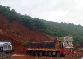 ಅಂಕೋಲಾ ಶಿರೂರು ಬಳಿ ಹೆದ್ದಾರಿಯಲ್ಲಿ ಗುಡ್ಡ ಕುಸಿತ : 7 ಮಂದಿ ಸಾವು!