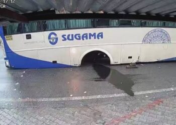 ನಡುರಸ್ತೆಯಲ್ಲೇ ಏಕಾಏಕಿ ಕಳಚಿದ ಚಲಿಸುತ್ತಿದ್ದ ಬಸ್​ನ ಟಯರ್!