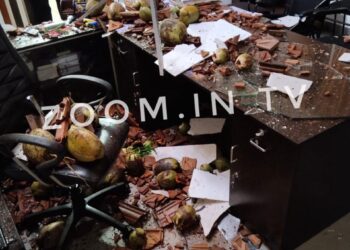 ಬಂಟ್ವಾಳ : ಡಿ.ವೈ.ಎಸ್.ಪಿ ಕಚೇರಿಗೆ ತೆಂಗಿನ ಮರ ಬಿದ್ದು ಅಪಾರ ನಷ್ಟ