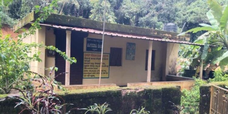 ವಿಟ್ಲ : ಅಂಗನವಾಡಿಗೆ ಕನ್ನ ಹಾಕಿದ ಖದೀಮರು : ಗರ್ಭಿಣಿಯರಿಗೆ, ಮಕ್ಕಳಿಗೆ ತರಿಸಿದ್ದ ಆಹಾರ ಸಾಮಗ್ರಿ ಕಳವು!