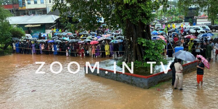 ಉಪ್ಪಿನಂಗಡಿ : ನೇತ್ರಾವತಿ-ಕುಮಾರಧಾರ ನದಿಗಳ ಸಂಗಮಕ್ಕೆ ಕ್ಷಣಗಣನೆ : ದೇವಳದ ಬಳಿ ಜನಸ್ತೋಮ!