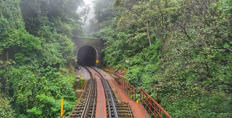 ಮಂಗಳೂರು-ಬೆಂಗಳೂರು ರೈಲ್ವೇ ಮಾರ್ಗದಲ್ಲಿ ಮಣ್ಣು ಜರಿತ : ರೈಲು ಸಂಪರ್ಕ ಸ್ಥಗಿತ!
