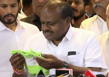 ಸುದ್ದಿಗೋಷ್ಠಿಯಲ್ಲಿ ಕುಮಾರಸ್ವಾಮಿ ಮೂಗಿನಲ್ಲಿ ಏಕಾಏಕಿ ರಕ್ತಸ್ರಾವ : ಅಪೋಲೋ ಆಸ್ಪತ್ರೆಗೆ ದಾಖಲು