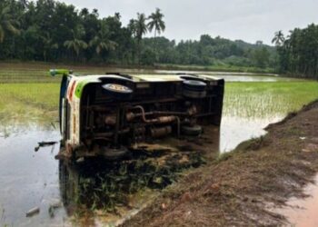 ಬಂಟ್ವಾಳ : ಗದ್ದೆಗೆ ಪಲ್ಟಿಯಾದ ಖಾಸಗಿ ಬಸ್!