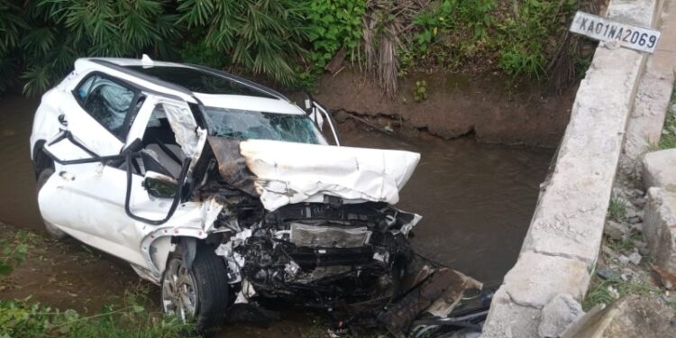 ನಿಯಂತ್ರಣ ತಪ್ಪಿ ಸೇತುವೆಯಿಂದ ಕೆಳಗೆ ಬಿದ್ದ ಪ್ರವಾಸಿಗರ ಕಾರು : ಆರು ಮಂದಿಗೆ ಗಾಯ