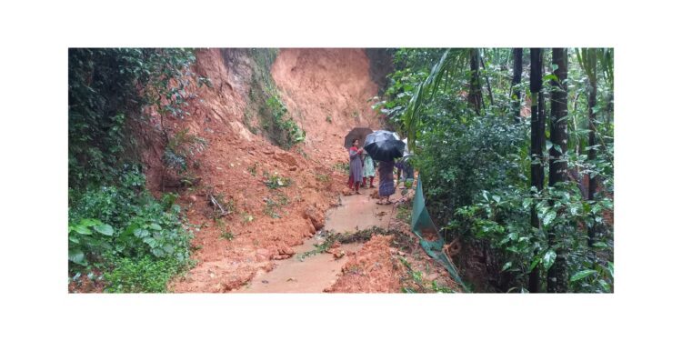 ಚಿಕ್ಕಮುಡ್ನೂರು ಏಕ – ಕಾಯರ್ತಡಿ ರಸ್ತೆಯಲ್ಲಿ ಬರೆ ಕುಸಿತ!