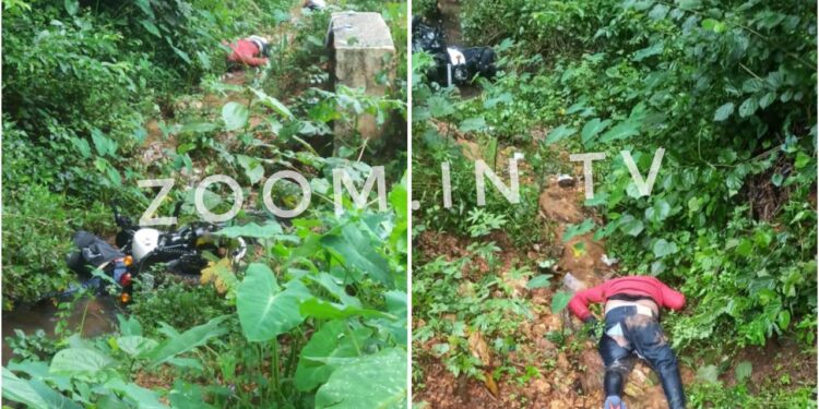 ಮೋರಿಗೆ ಬೈಕ್ ಡಿಕ್ಕಿ : ಇಬ್ಬರು ಯುವಕರು ಮೃತ್ಯು!