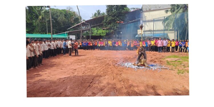 ಅಂಬಿಕಾ ಸಮೂಹ ಶಿಕ್ಷಣ ಸಂಸ್ಥೆಗಳ ವಿದ್ಯಾರ್ಥಿಗಳಿಂದ ಬಾಂಗ್ಲಾದಲ್ಲಿನ ಹಿಂದೂ ದೌರ್ಜನ್ಯದ ವಿರುದ್ಧ ಪ್ರತಿಭಟನೆ