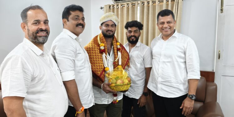 ಸೀನಿಯರ್ ವೈಟ್ ಲಿಫ್ಟಿಂಗ್ ನಲ್ಲಿ ಚಿನ್ನದ ಪದಕ ಪಡೆದ ರಜತ್ ರೈಗೆ ಅಭಿನಂದಿಸಿದ ಸಂಸದ ಕ್ಯಾಪ್ಟನ್ ಬ್ರಿಜೇಶ್ ಚೌಟ!