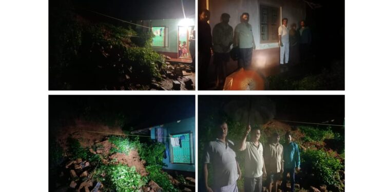 ವಿಟ್ಲ : ಮನೆ ಮೇಲೆ ಭಾರೀ ಪ್ರಮಾಣದ ಗುಡ್ಡ ಕುಸಿತ : ಘಟನಾ ಸ್ಥಳಕ್ಕೆ ಪಟ್ಟಣ ಪಂಚಾಯತ್ ಅಧಿಕಾರಿಗಳು ಭೇಟಿ