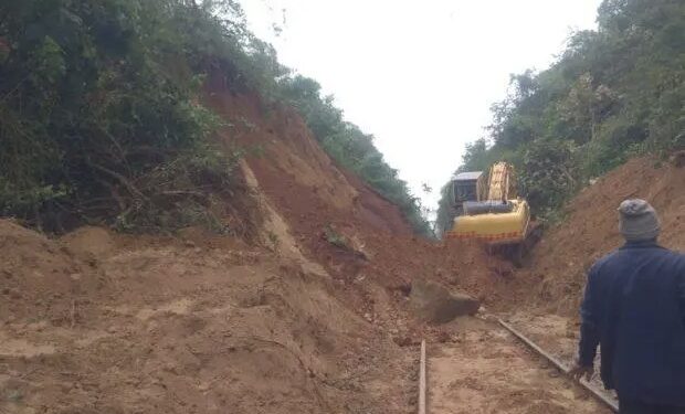 ಬೆಂಗಳೂರು-ಮಂಗಳೂರು ರೈಲು ಮಾರ್ಗದಲ್ಲಿ ಮತ್ತೆ ಭೂಕುಸಿತ : ರೈಲು ಸಂಚಾರ ಸ್ಥಗಿತ!