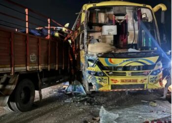 ಪೆರ್ನೆ : ಖಾಸಗಿ ಬಸ್ ಲಾರಿ ನಡುವೆ ಡಿಕ್ಕಿ : ಲಾರಿ ಚಾಲಕ ಮೃತ್ಯು!