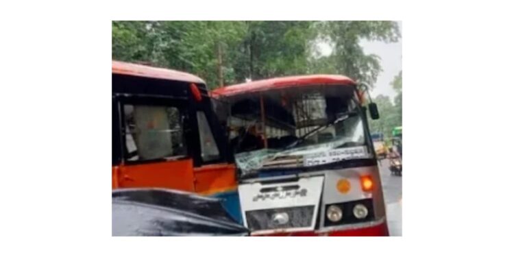 ಕಡಬ : ಕೆ.ಎಸ್.ಆರ್.ಟಿ.ಸಿ ಬಸ್ ಗಳ ನಡುವೆ ಮುಖಾಮುಖಿ ಡಿಕ್ಕಿ!