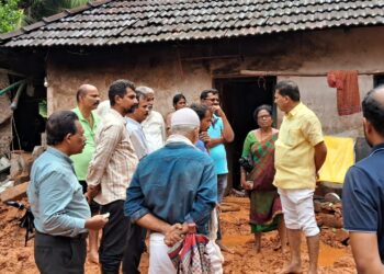 ಪುತ್ತೂರು : ಬೆಳ್ಳಿಪ್ಪಾಡಿ ಧರೆ ಕುಸಿದ ಸ್ಥಳಕ್ಕೆ ಮಾಜಿ ಶಾಸಕ ಸಂಜೀವ ಮಠಂದೂರು ಭೇಟಿ