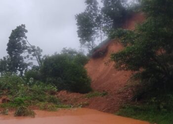 ಪುತ್ತೂರು: ಬೈಪಾಸ್ ತೆಂಕಿಲದಲ್ಲಿ ರಾಷ್ಟ್ರೀಯ ಹೆದ್ದಾರಿಗೆ ಗುಡ್ಡ ಕುಸಿತ : ಸಂಪೂರ್ಣ ಬಂದ್