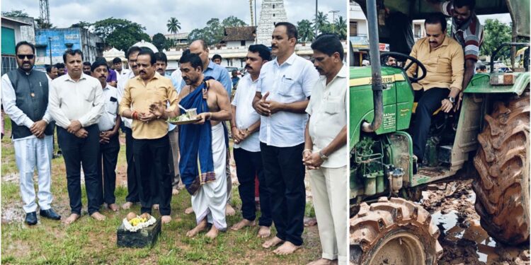 ಪುತ್ತೂರು : ಶ್ರೀ ಮಹಾಲಿಂಗೇಶ್ವರ ದೇವಸ್ಥಾನದ ಗದ್ದೆಯಲ್ಲಿ ಭತ್ತ ನಾಟಿಗೆ ಚಾಲನೆ ನೀಡಿದ ಶಾಸಕ ಅಶೋಕ್ ರೈ