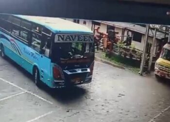 ಅಸ್ವಸ್ಥಗೊಂಡ ಯುವತಿಗಾಗಿ ಬಸ್ಸನ್ನೇ ಆಸ್ಪತ್ರೆಗೆ ಕೊಂಡೊಯ್ದ ಚಾಲಕ!