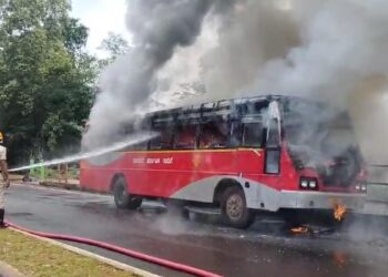ಚಲಿಸುತ್ತಿದ್ದ ಬಸ್‌ನಲ್ಲಿ ಹಠಾತ್ ಕಾಣಿಸಿಕೊಂಡ ಬೆಂಕಿ : ತಪ್ಪಿದ ಅನಾಹುತ