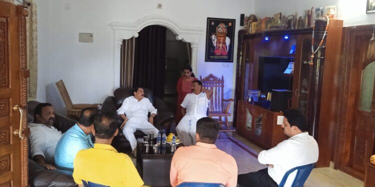 ಬಿಜೆಪಿ ಮುಖಂಡ ಮಾಧವ ಮಾವೆ ನಿವಾಸಕ್ಕೆ ಮಾಜಿ ಸಂಸದ ನಳಿನ್ ಕುಮಾರ್ ಕಟೀಲ್ ಭೇಟಿ