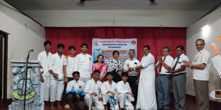 ವಿದ್ಯಾಭಾರತಿ ಜಿಲ್ಲಾ ಮಟ್ಟದ ಕರಾಟೆ ಪಂದ್ಯಾಟ : ವಿವೇಕಾನಂದ ಪದವಿಪೂರ್ವ ವಿದ್ಯಾರ್ಥಿಗಳಿಗೆ ಸಮಗ್ರ ಪ್ರಶಸ್ತಿ