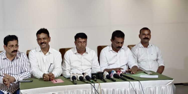 ಪುತ್ತೂರು : ಲಾಡ್ಜ್ ಗೆ ಪೊಲೀಸ್ ದಾಳಿ!!