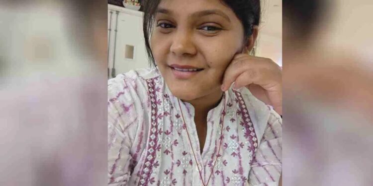 ಪ್ರೇಮ ವೈಫಲ್ಯ : ರೈಲಿಗೆ ತಲೆಕೊಟ್ಟು ಯುವತಿ ಆತ್ಮಹತ್ಯೆ!