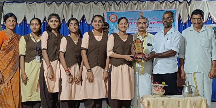 ವಿದ್ಯಾಭಾರತಿ ಜಿಲ್ಲಾಮಟ್ಟದ ಚೆಸ್ ಪಂದ್ಯಾಟ : ವಿವೇಕಾನಂದ ಪದವಿಪೂರ್ವ ಕಾಲೇಜು ವಿದ್ಯಾರ್ಥಿನಿಯರ ತಂಡ ದ್ವಿತೀಯ