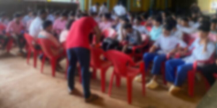 ಚೂರಿ ಇರಿತ ಪ್ರಕರಣ : ನಕಲಿ ದೂರು ಆರೋಪ !! ಖಂಡಿಸಿ ಪುತ್ತೂರಿನ ಕಾಲೇಜು ವಿದ್ಯಾರ್ಥಿಗಳ ಸಭೆ!