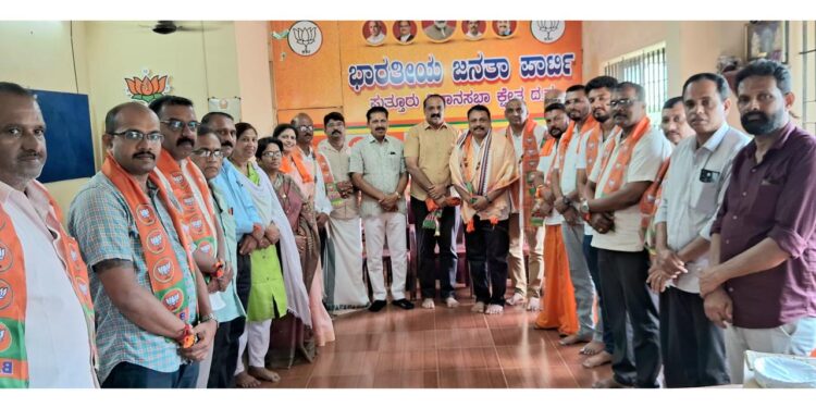 ಜಿಲ್ಲಾ ಬಿಜೆಪಿ ಉಪಾಧ್ಯಕ್ಷ ಪ್ರಸನ್ನ ಮಾರ್ತರಿಗೆ ಪುತ್ತೂರು ಬಿಜೆಪಿ ಮಂಡಲದ ವತಿಯಿಂದ ಸ್ವಾಗತ ; ಅಭಿನಂದನೆ