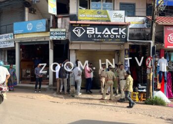 ಪುತ್ತೂರು : ಕೋರ್ಟ್ ರಸ್ತೆಯಲ್ಲಿರುವ ಅಂಗಡಿಗೆ ಬೆಂಕಿ ಹಾಕಲು ಯತ್ನ : ಠಾಣೆಗೆ ದೂರು