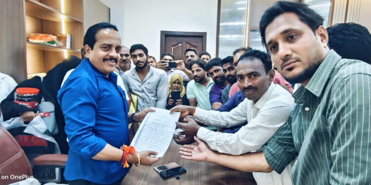 ಟ್ರಾಫಿಕ್ ಪೊಲೀಸರಿಂದ ಕಬಕದಲ್ಲಿ ನಿತ್ಯ ಕಿರುಕುಳ ಆರೋಪ : ಸಾರ್ವಜನಿಕರಿಂದ ಶಾಸಕರಿಗೆ ಮನವಿ