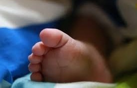 ಹಣಕ್ಕಾಗಿ ಐದು ದಿನಗಳ ಹಸುಗೂಸು ಮಾರಾಟ : ದಂಪತಿ ಸಹಿತ 6 ಮಂದಿ ಬಂಧನ